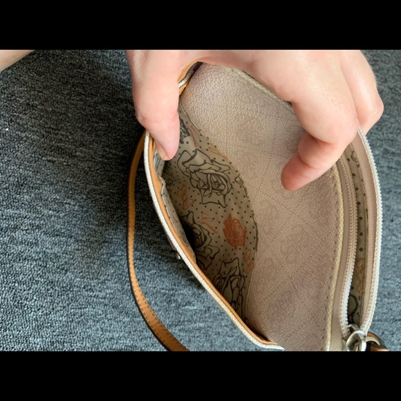 GUESS🌟 small crossbody bag - Picture 4 of 6